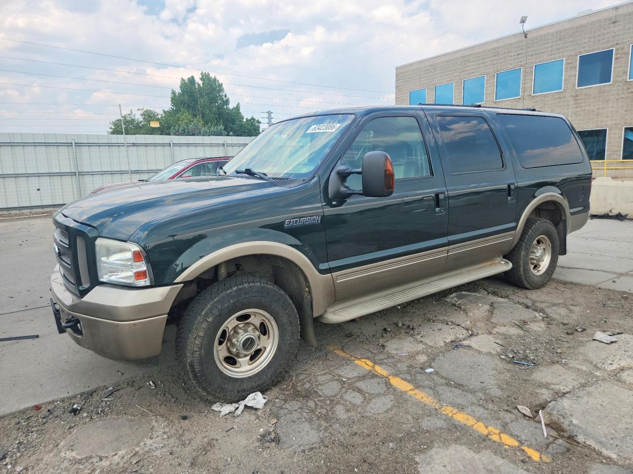 2005 Ford Excursion Eddie Bauer, VIN 1FMSU45P85EA44828 — Мелкие вмятины и царапины
