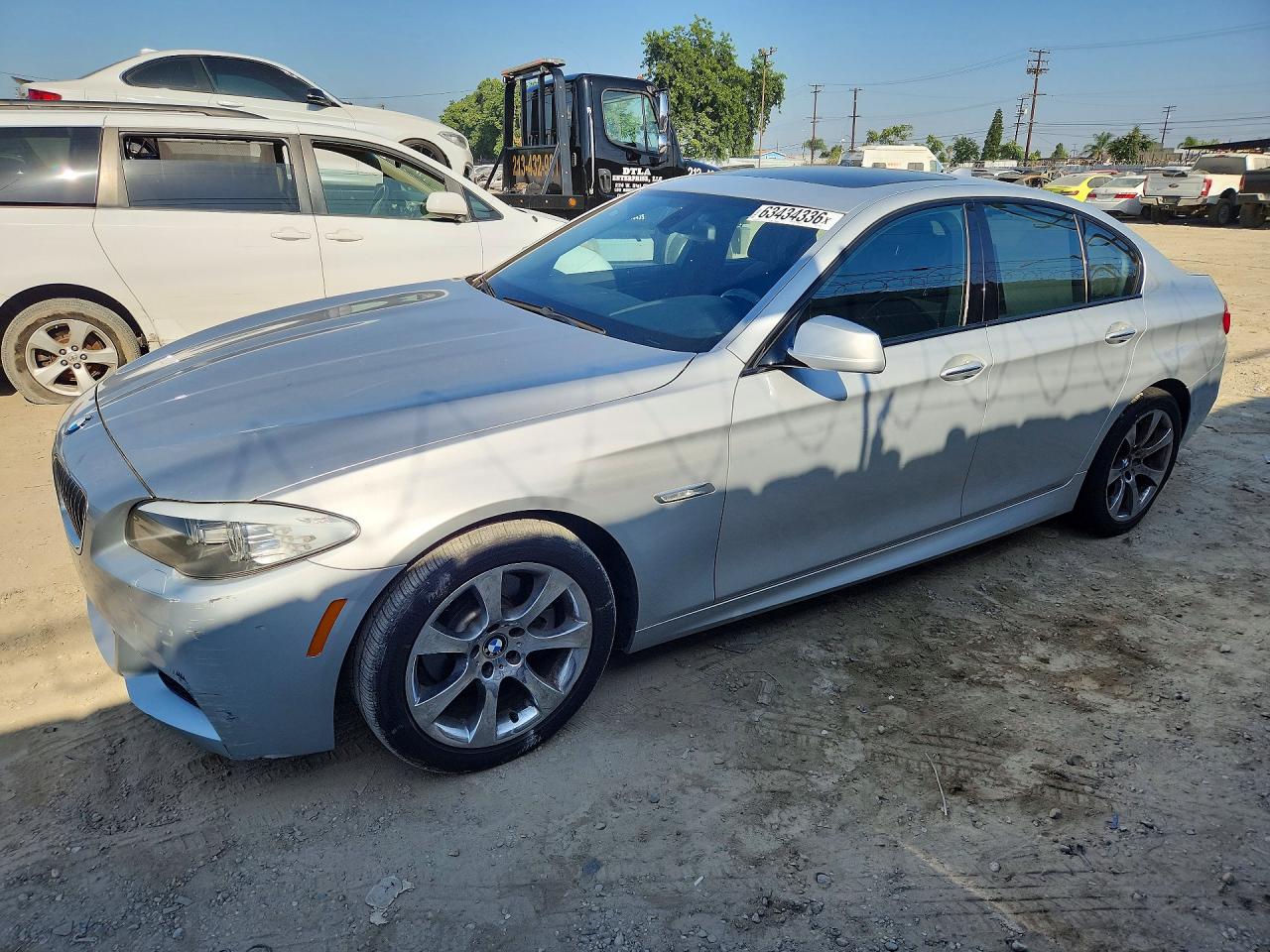 2011 BMW 5 Series 528i, VIN WBAFR1C50BC742880 — Minor dents and scratches