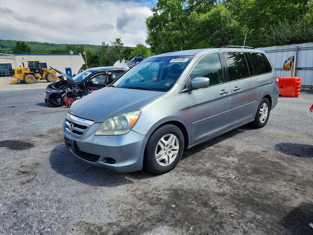 2006 Honda Odyssey EX, VIN 5FNRL38496B048730 — Rear end
