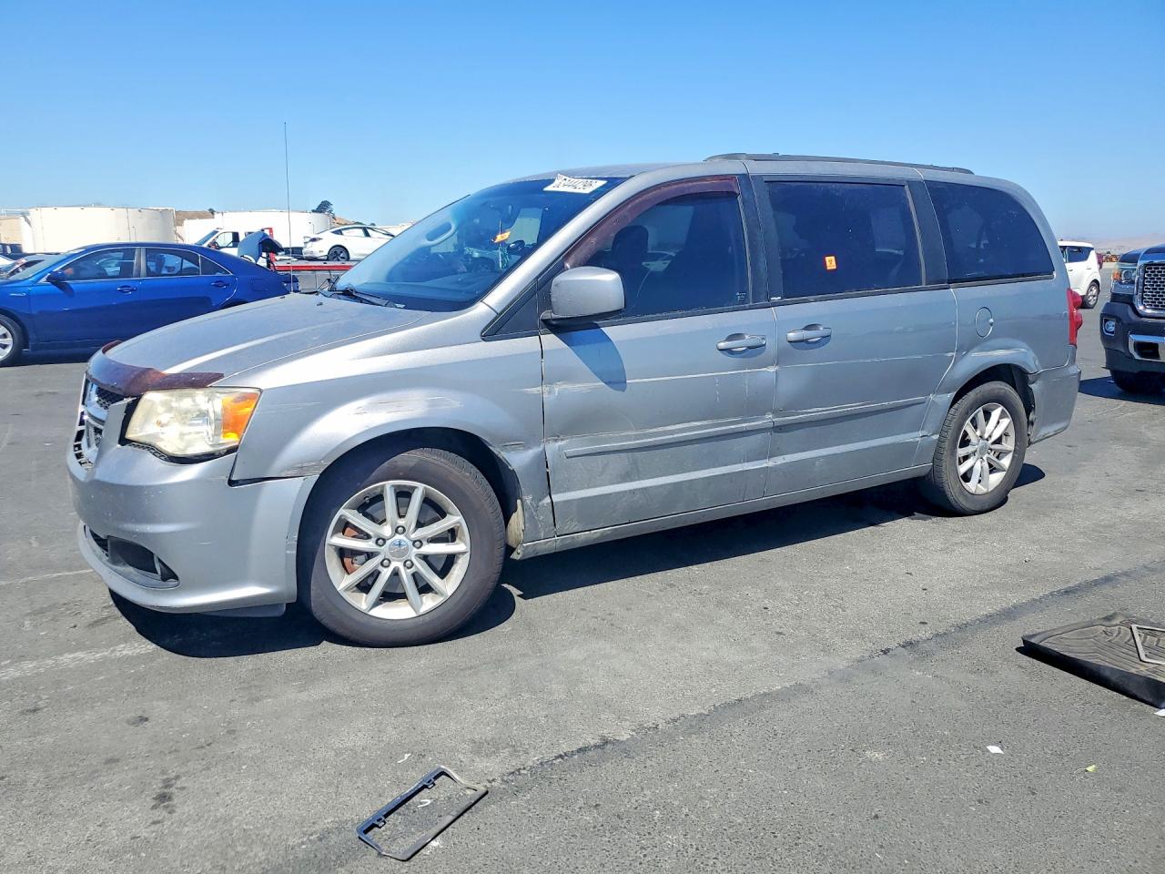 2014 Dodge Grand Caravan SXT, VIN 2C4RDGCG9ER128750 — Side