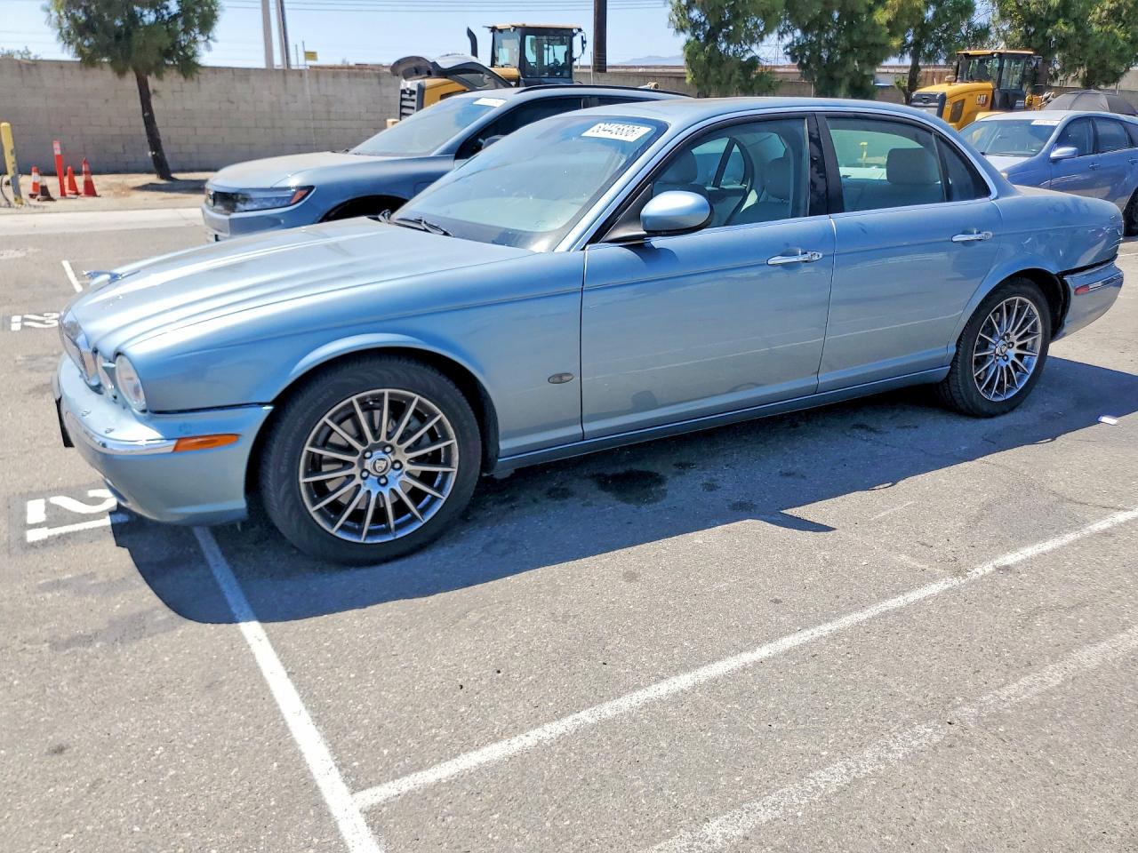 2006 Jaguar XJ 8, VIN SAJWA71B06SH02756 — Перед