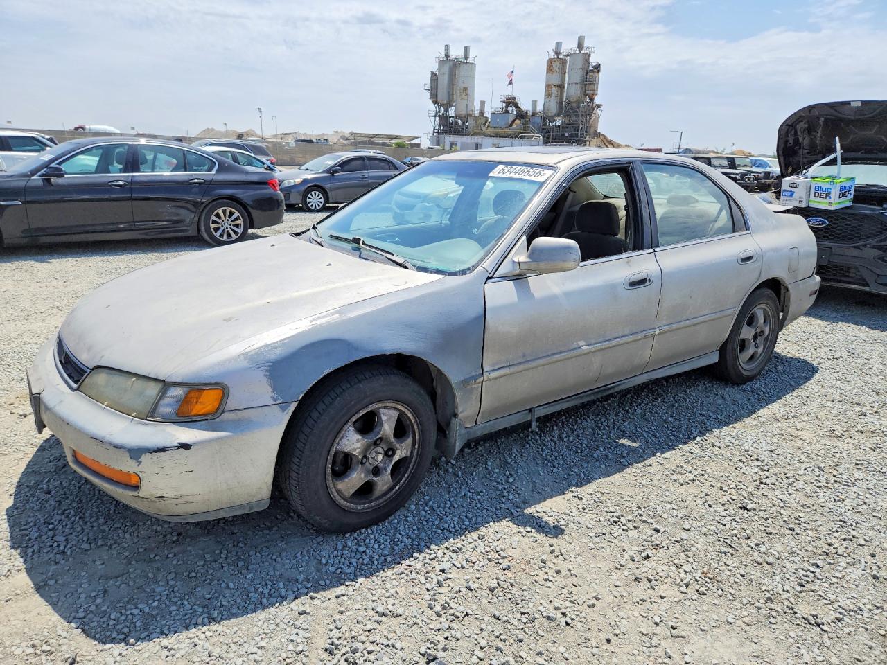 1997 Honda Accord Special Edition, VIN 1HGCD5603VA266346 — Зад