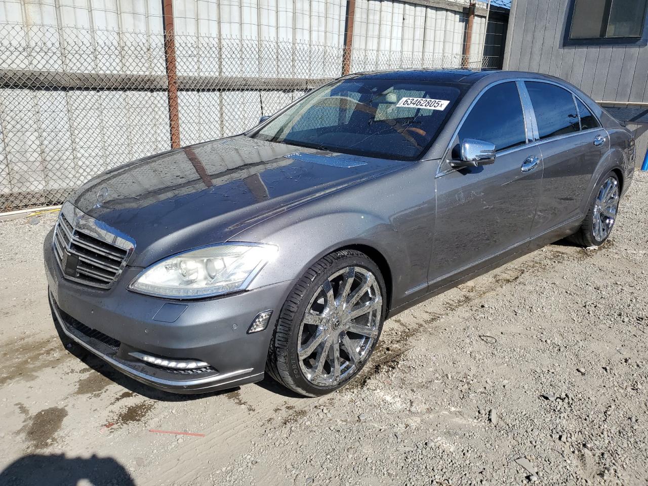 2010 Mercedes-Benz S 550, VIN WDDNG7BB8AA321021 — Side