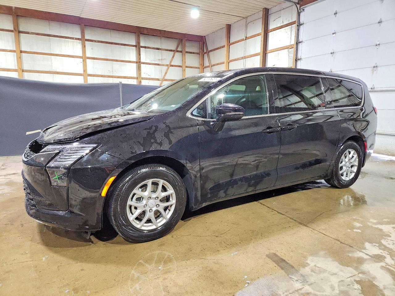 2027 Chrysler Pacifica Select, VIN 2C4RC1BG1VR576675 — Front end