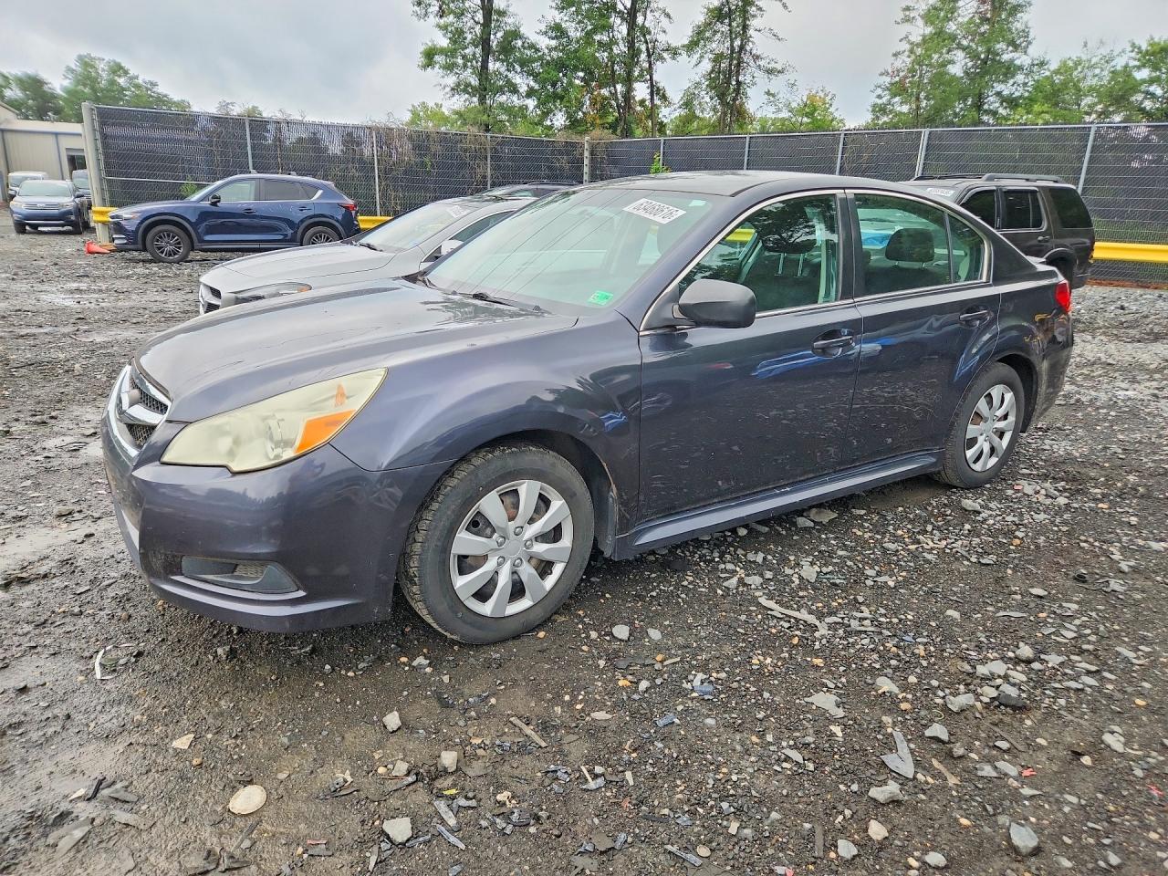 2011 Subaru Legacy 2.5i, VIN 4S3BMBA68B3240393 — Мелкие вмятины и царапины