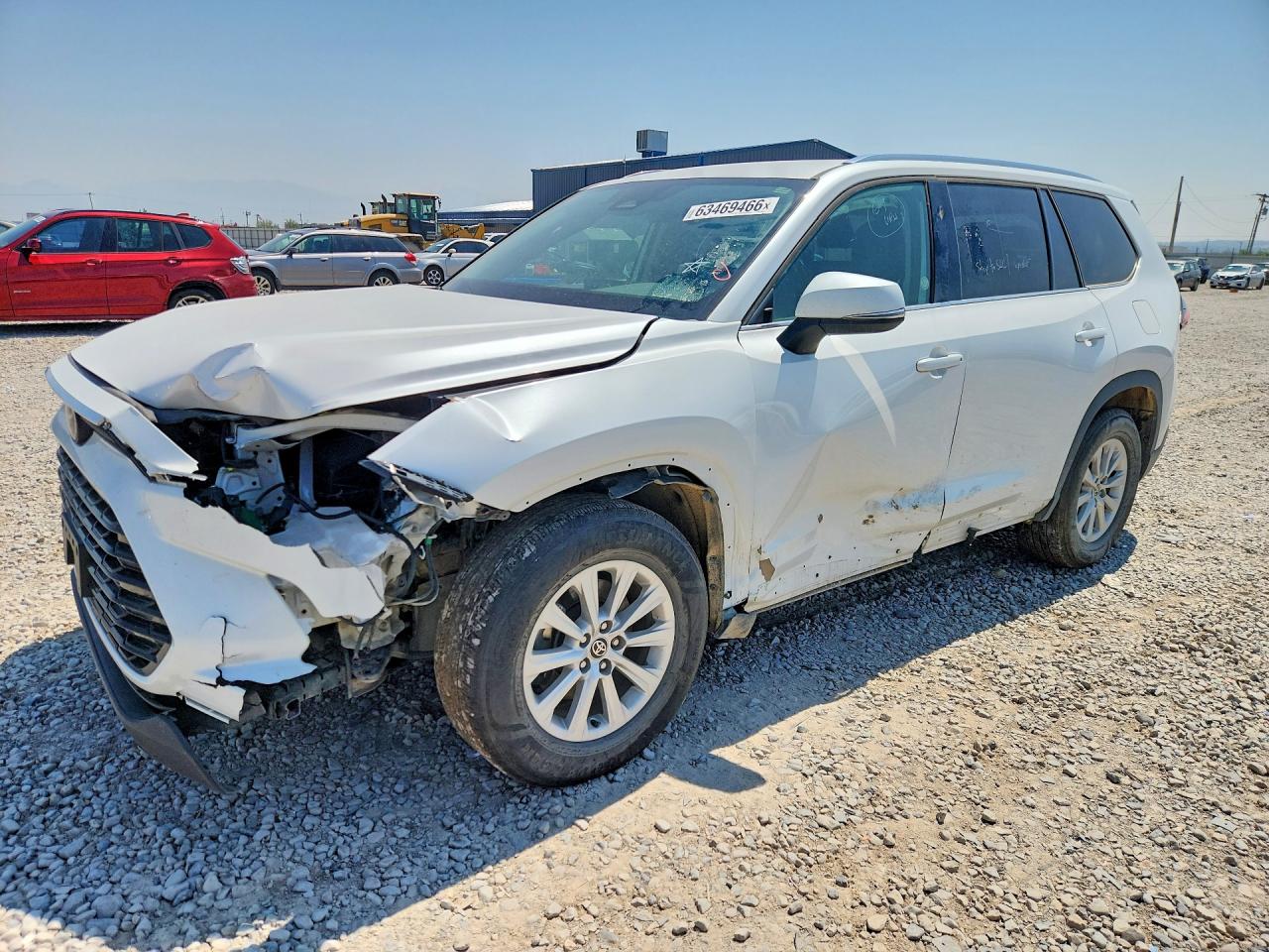 2025 Toyota Grand Highlander XLE, VIN 5TDAAAB54SS095601 — Перед