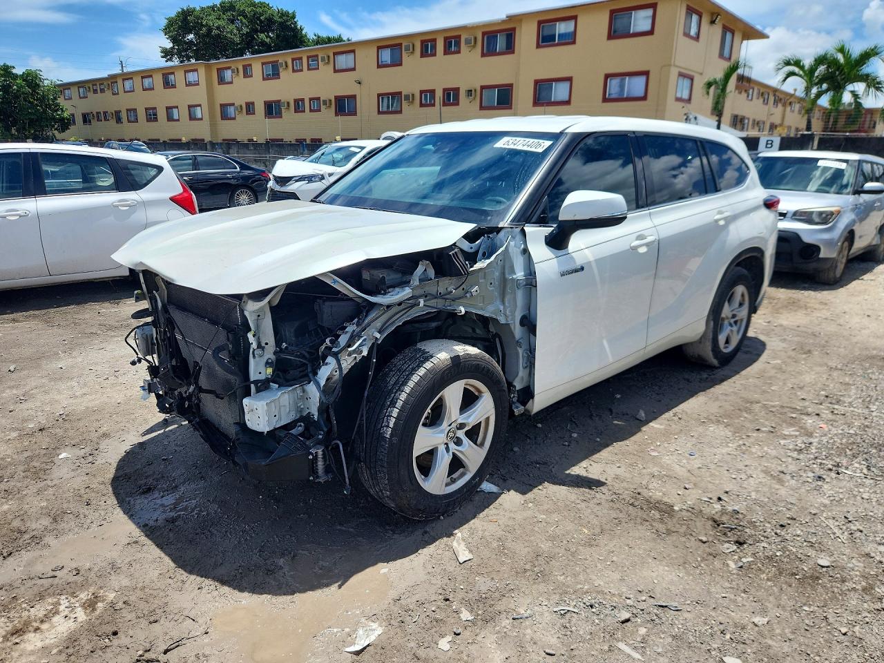 2020 Toyota Highlander Hybrid LE, VIN 5TDZARAH8LS501121 — Front end