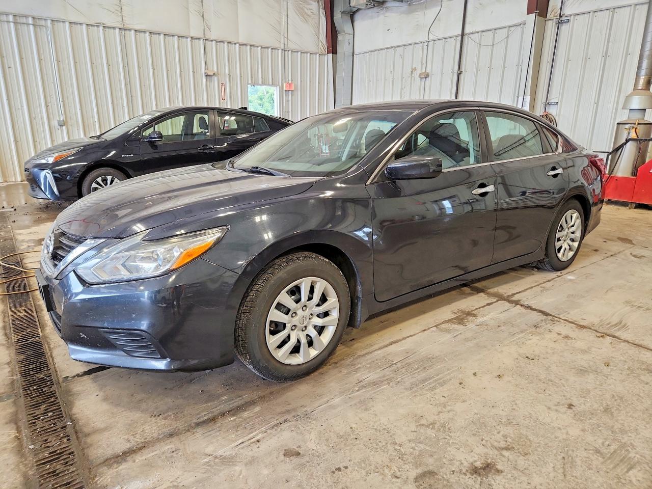 2017 Nissan Altima S, VIN 1N4AL3AP0HC167662 — Rear end