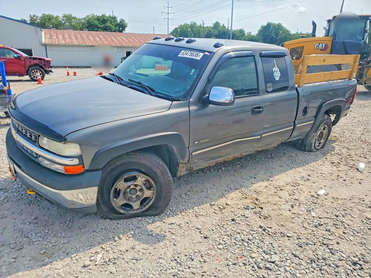 2000 Chevrolet Silverado 1500 LS, VIN 2GCEK19T7Y1234560 — Undercarriage