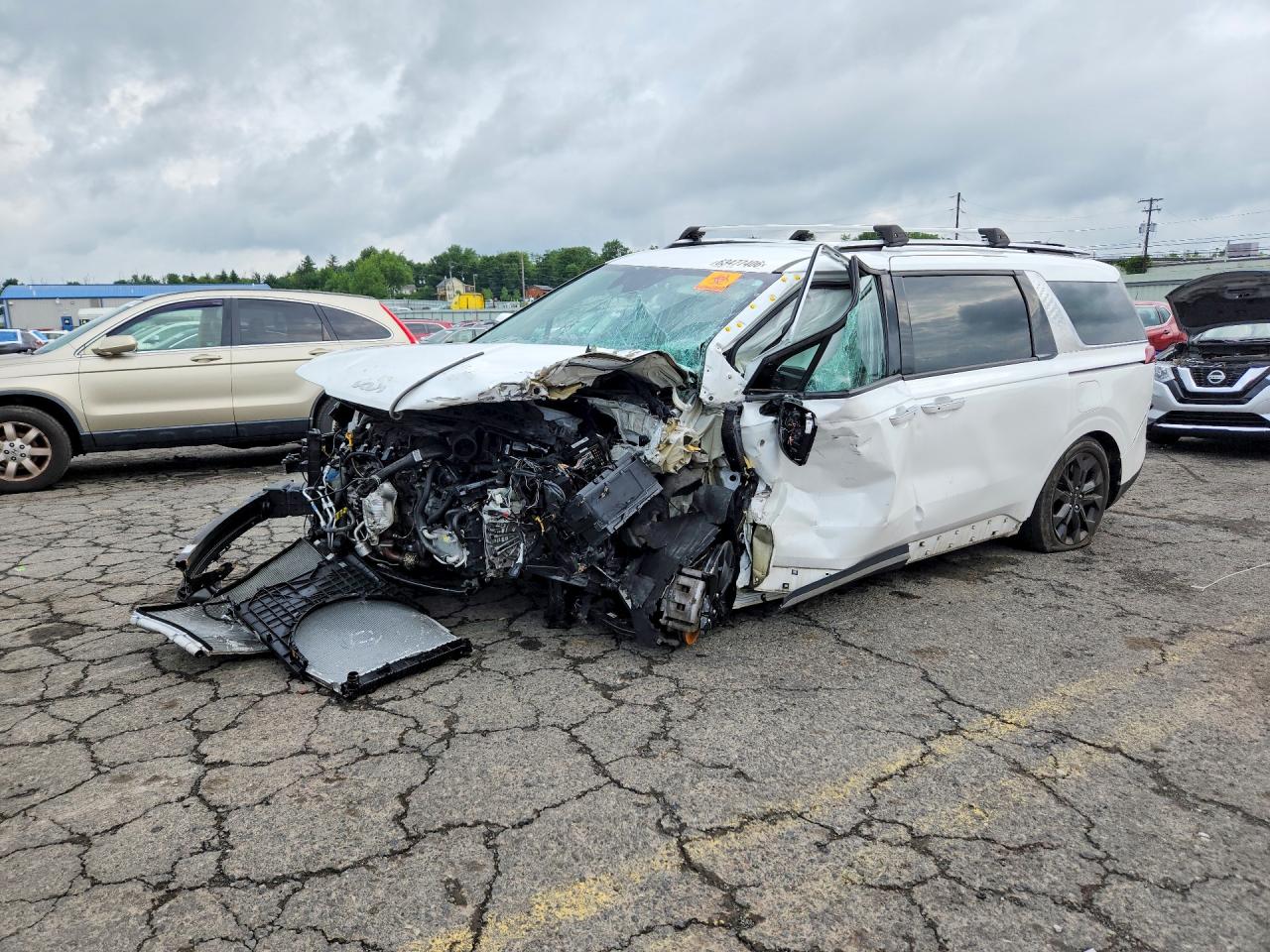2023 Kia Carnival SX, VIN KNDNE5H36P6225744 — Front end