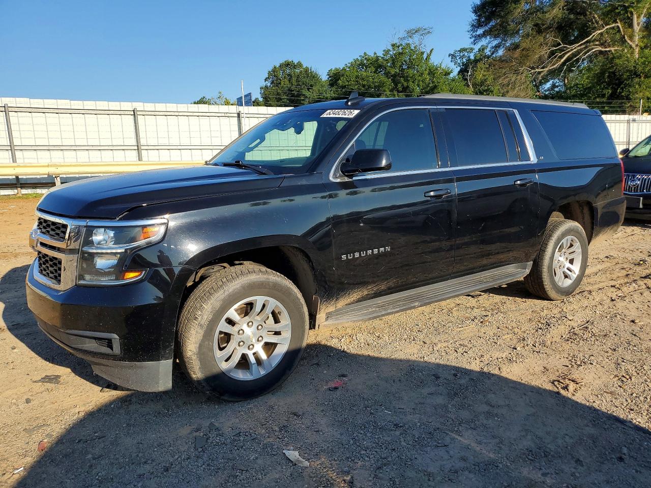 2018 Chevrolet Suburban LT, VIN 1GNSCHKC4JR143804 — Minor dents and scratches