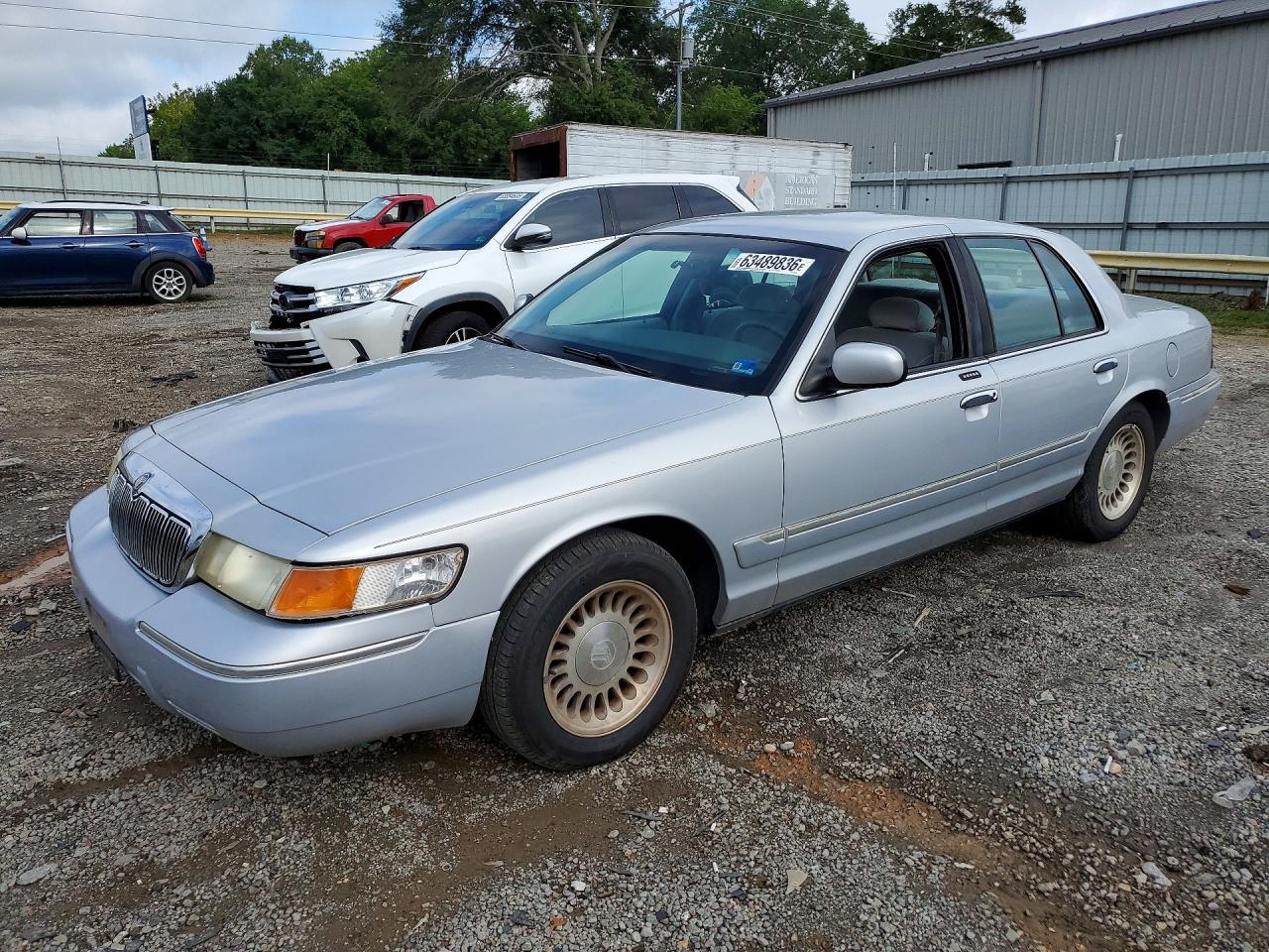 2002 Mercury Grand Marquis GS, VIN 2MEFM74W92X653533 — Front end