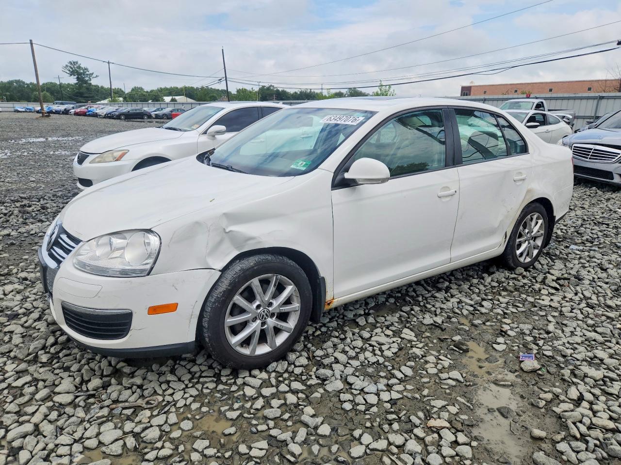 2010 Volkswagen Jetta SE, VIN 3VWRZ7AJ7AM144928 — Side