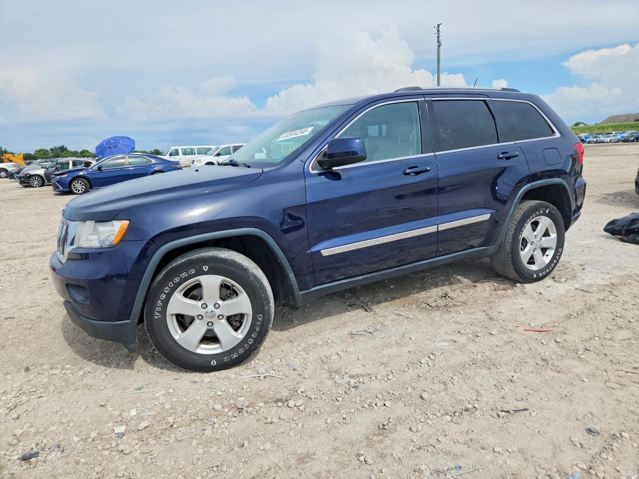 2013 Jeep Grand Cherokee Laredo, VIN 1C4RJEAG4DC588583 — Minor dents and scratches