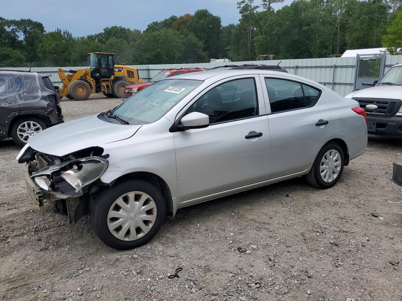 2016 Nissan Versa SV, VIN 3N1CN7AP6GL866255 — Перед