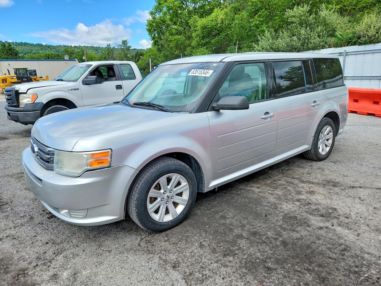 2010 Ford Flex SE, VIN 2FMGK5BC8ABA42750 — Перед