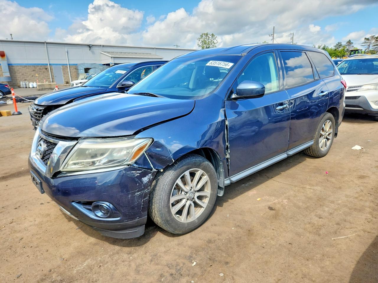2013 Nissan Pathfinder SV, VIN 5N1AR2MM2DC674363 — Перед