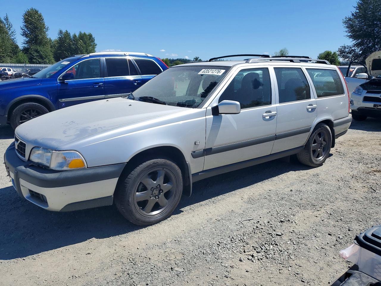 2000 Volvo V70, VIN YV1LZ56D0Y2729037 — Minor dents and scratches