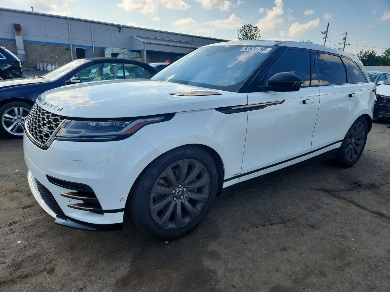 2018 Land Rover Range Rover Velar R-Dynamic SE, VIN SALYL2RV9JA704805 — Бок