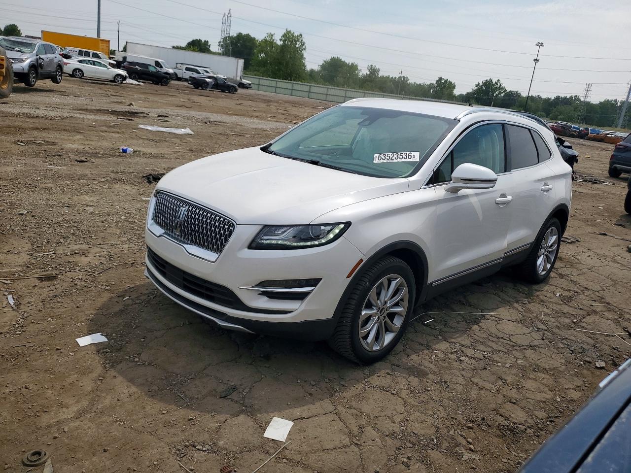 2019 Lincoln MKC Select, VIN 5LMCJ2D94KUL35989 — Side