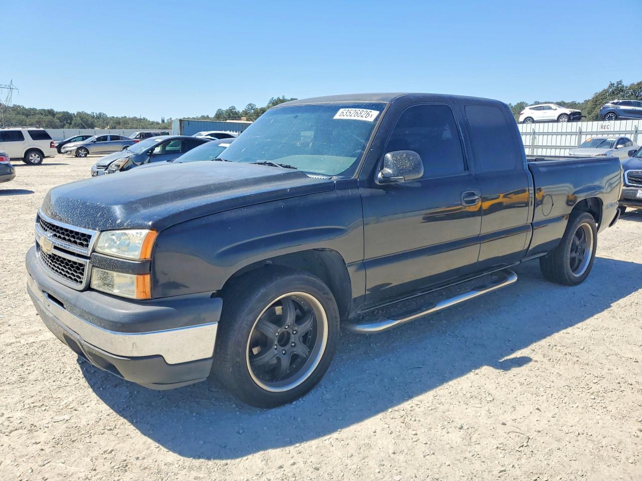 2006 Chevrolet Silverado 1500 Work Truck, VIN 1GCEC19X66Z233159 — Side