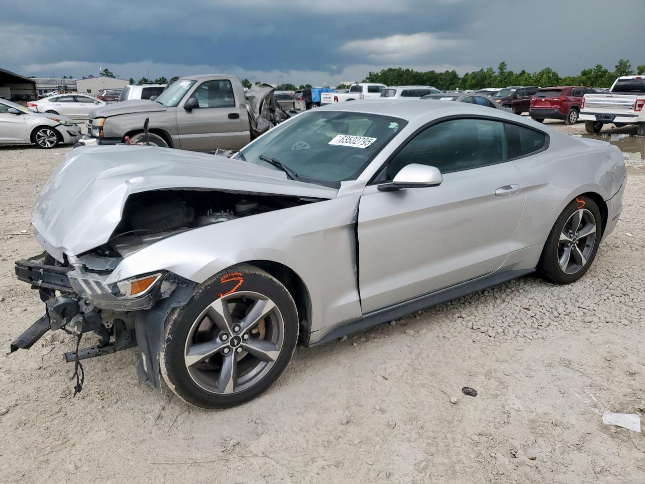 2016 Ford Mustang V6, VIN 1FA6P8AMXG5215510 — Front end