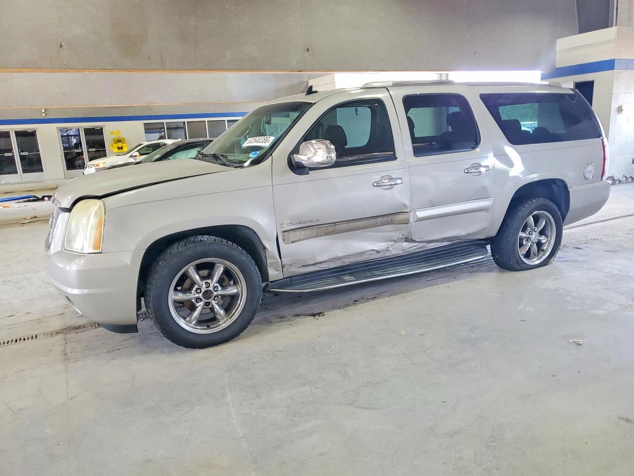 2007 GMC Yukon XL, VIN 1GKFK66857J229562 — Бок