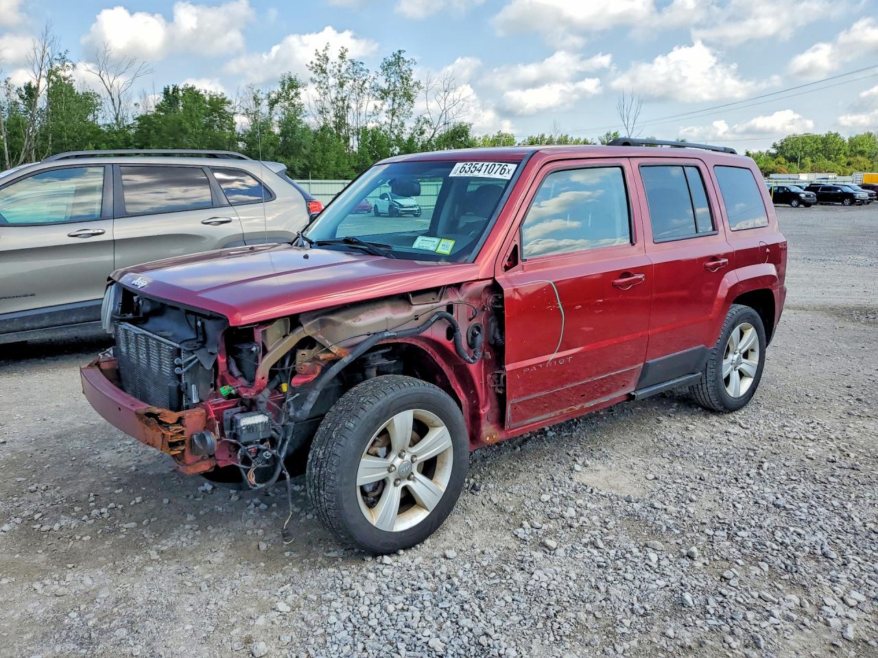 2014 Jeep Patriot Latitude, VIN 1C4NJPFAXED696992 — Front end