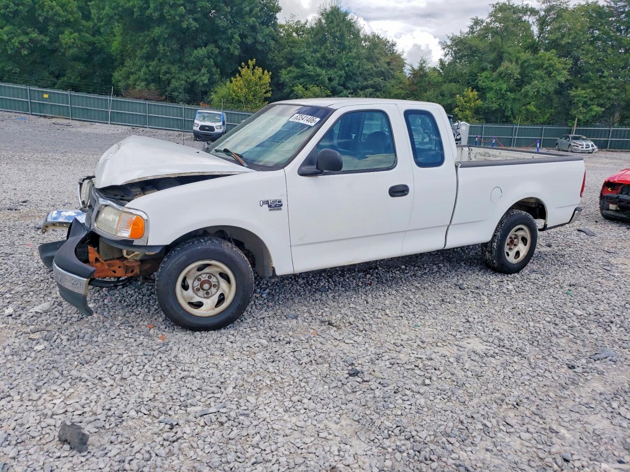 2001 Ford F-150 XL, VIN 2FTRX17L11CA29932 — Front end