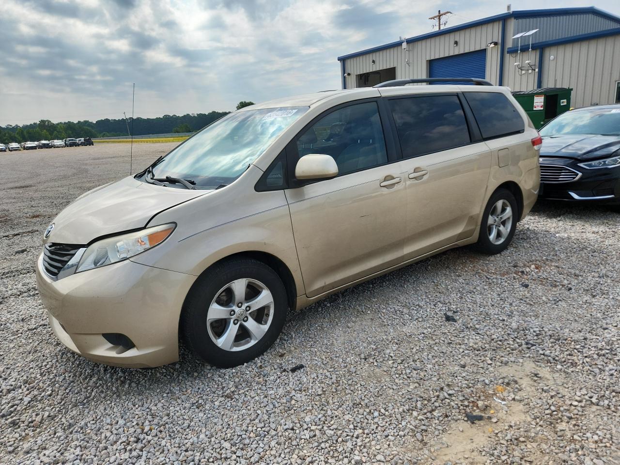 2011 Toyota Sienna LE, VIN 5TDKK3DC6BS066934 — Normal wear