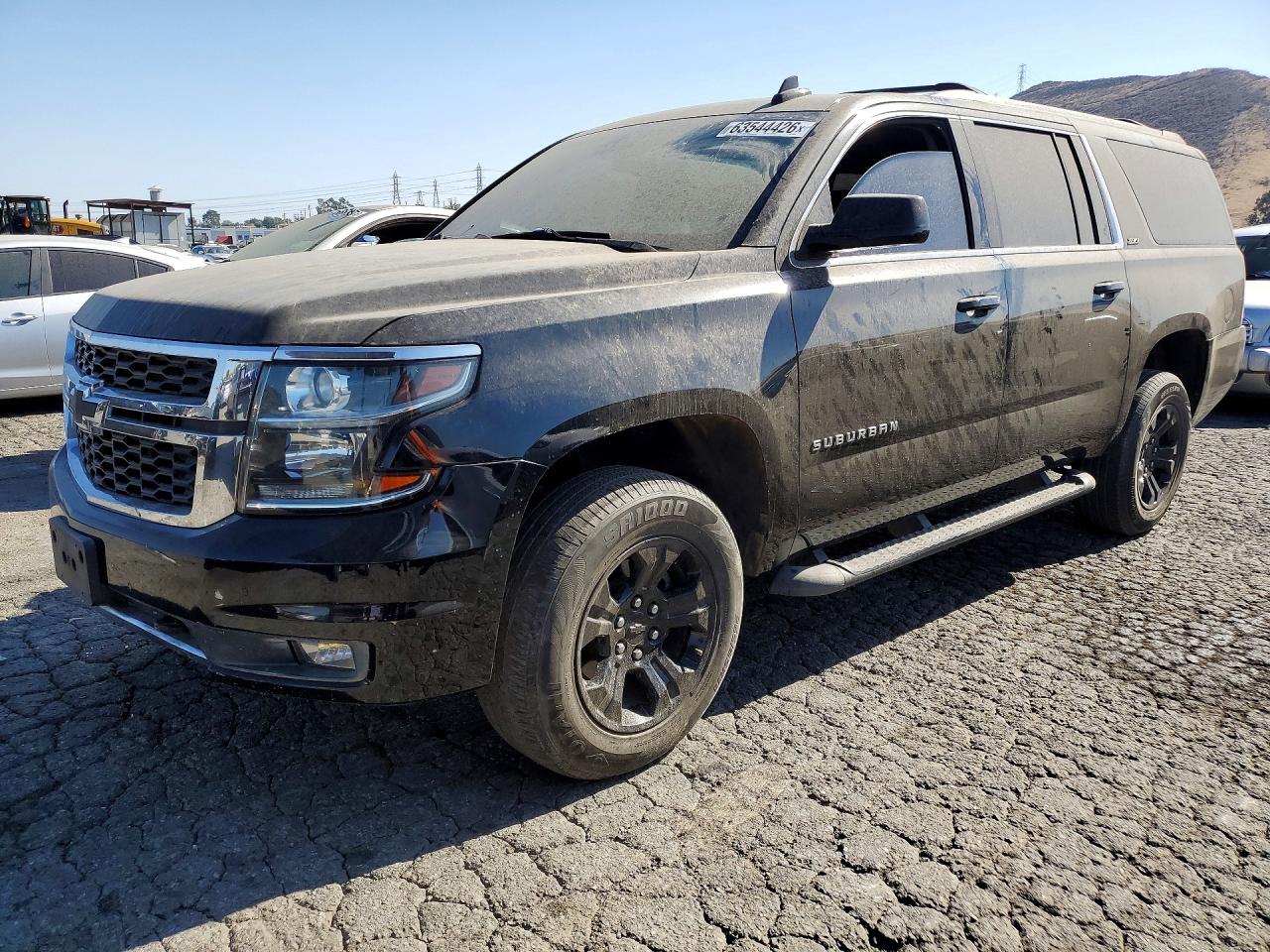 2020 Chevrolet Suburban LT, VIN 1GNSKHKC7LR130339 — Мелкие вмятины и царапины
