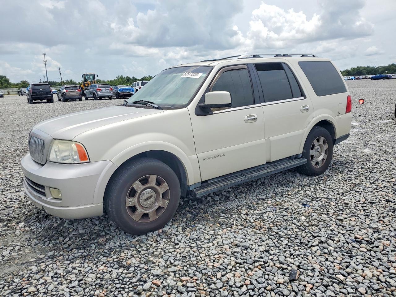 2006 Lincoln Navigator Luxury, VIN 5LMFU27536LJ04400 — Мелкие вмятины и царапины