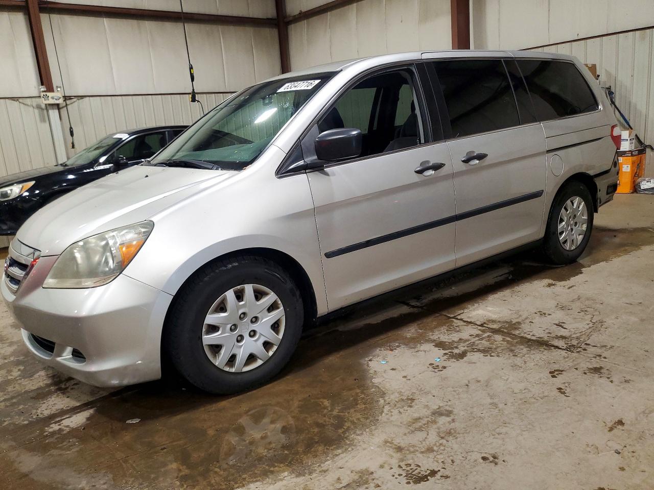 2007 Honda Odyssey LX, VIN 5FNRL382X7B142986 — Rear end