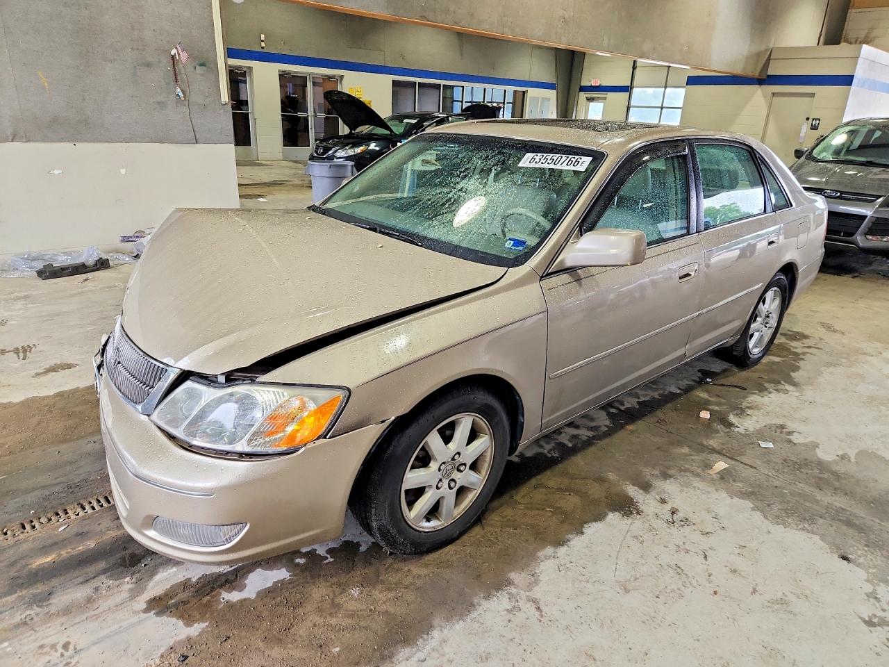 2000 Toyota Avalon XL, VIN 4T1BF28B2YU069037 — Front end