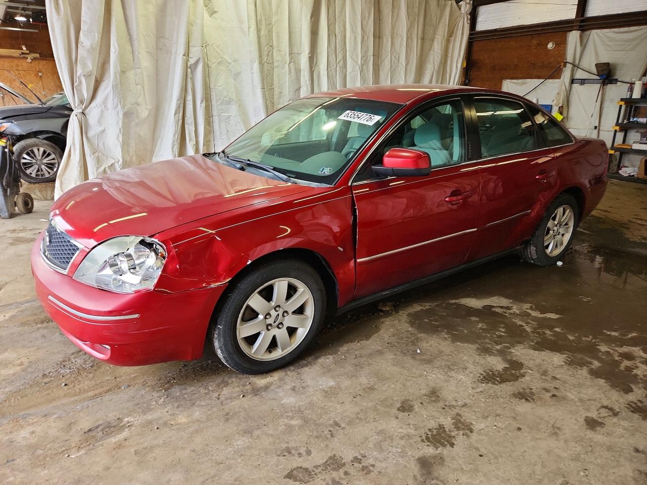 2005 Ford Five Hundred SEL, VIN 1FAFP24185G113249 — Front end