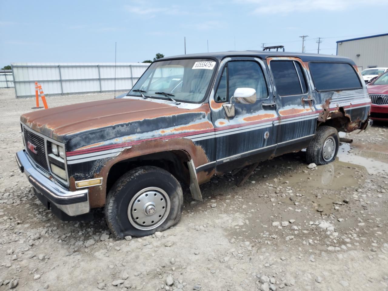 1989 GMC Suburban, VIN 1GKEV16K7KF522490 — Side