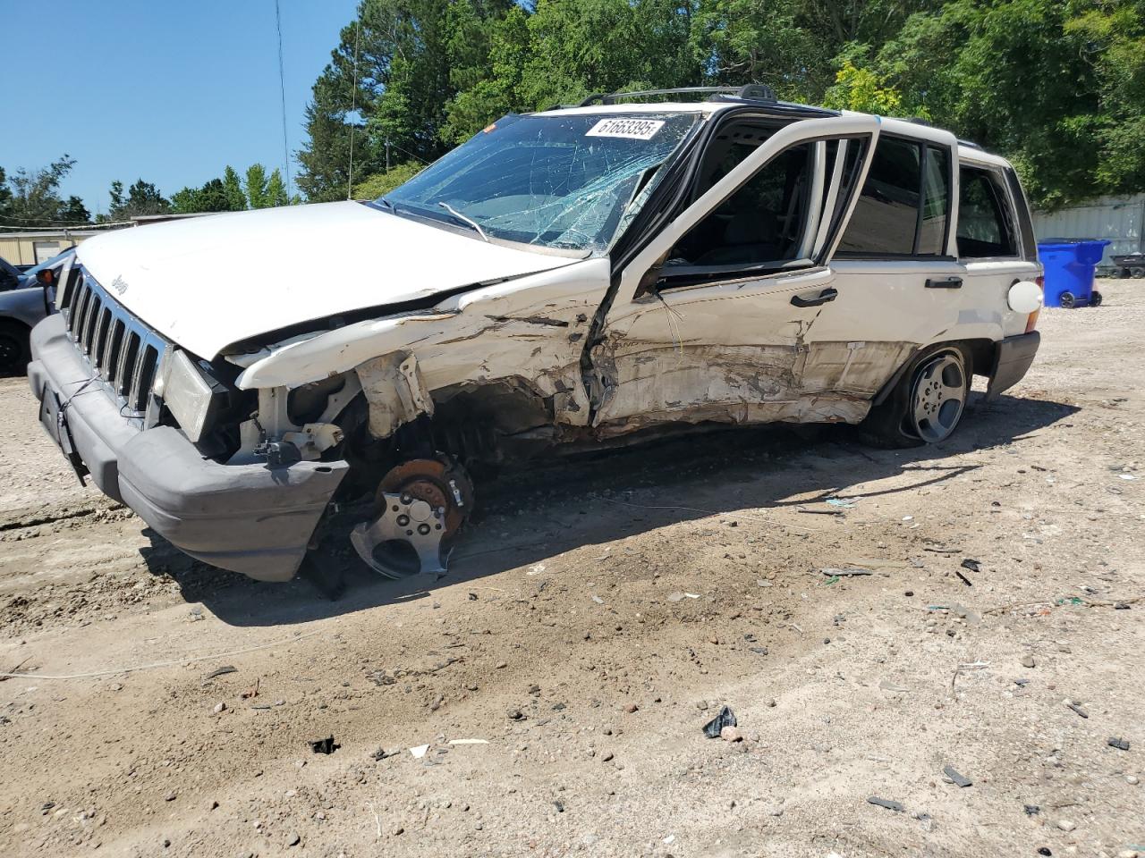 1996 Jeep Grand Cherokee Laredo, VIN 1J4GZ58S8TC344583 — Side