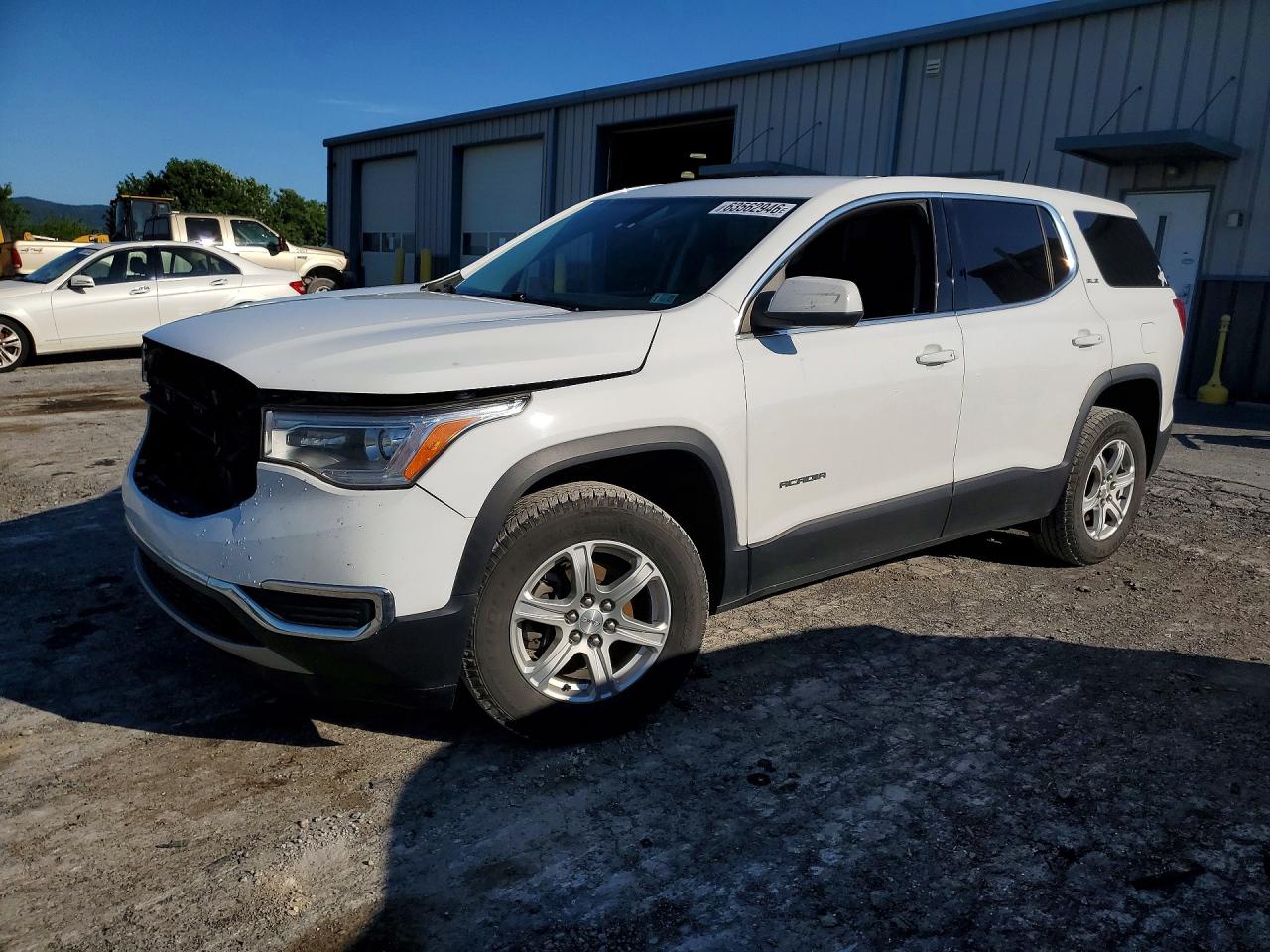 2017 GMC Acadia SLE, VIN 1GKKNRLA5HZ150121 — Front end