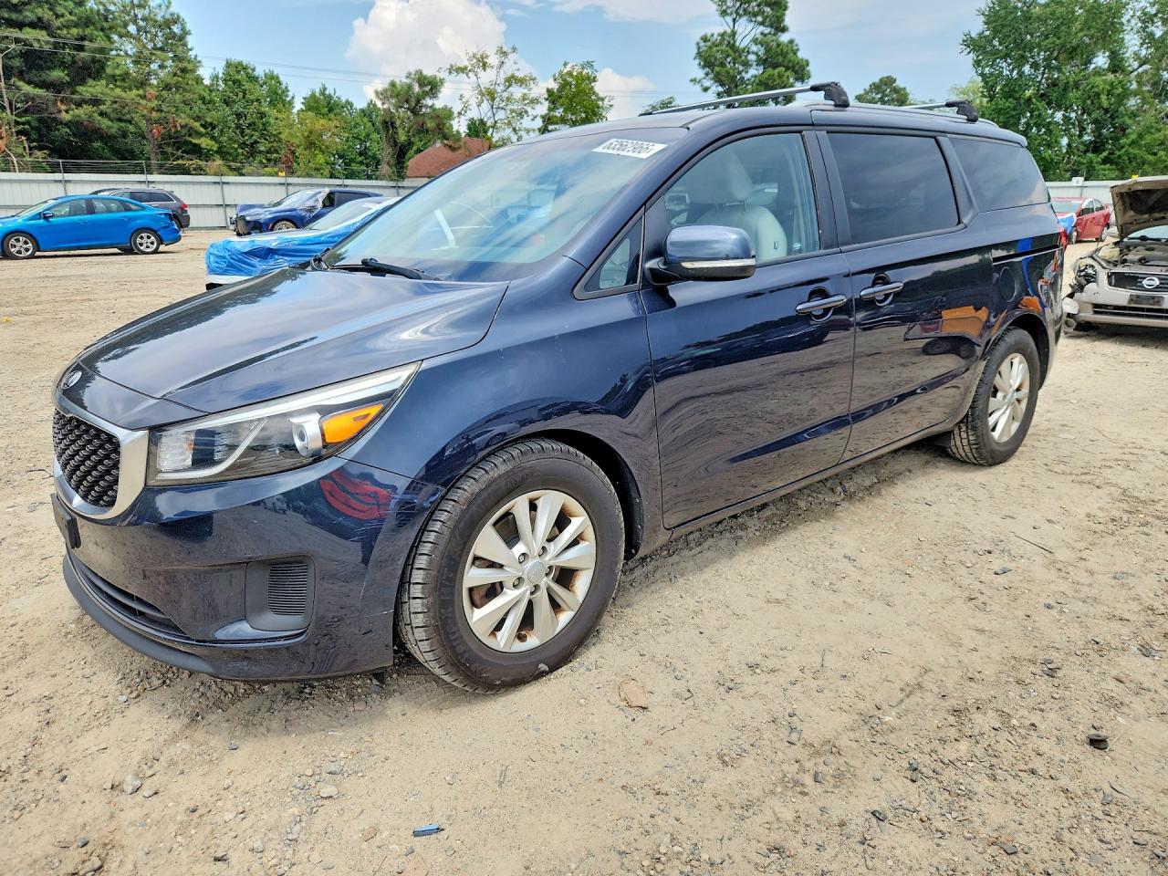 2016 Kia Sedona LX, VIN KNDMB5C11G6129711 — Перед