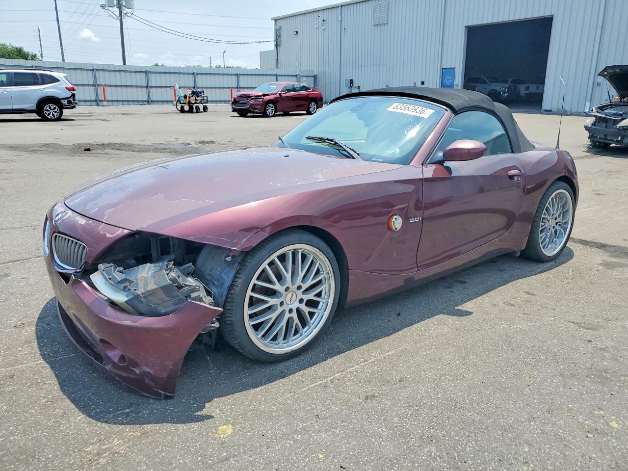 2004 BMW Z4 3.0i, VIN 4USBT53534LT27236 — Front end