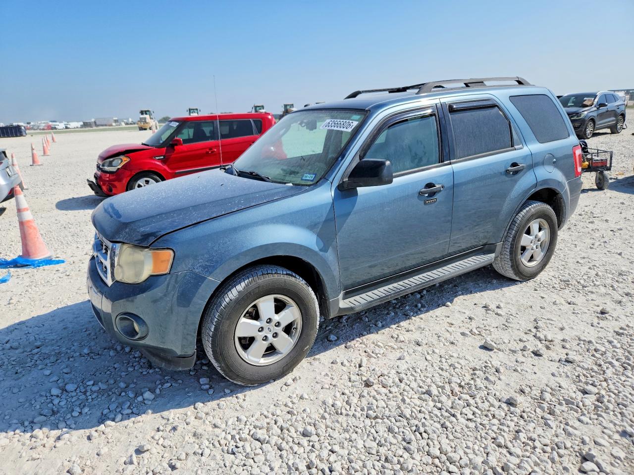 2011 Ford Escape XLT, VIN 1FMCU0DG3BKA14311 — Front end