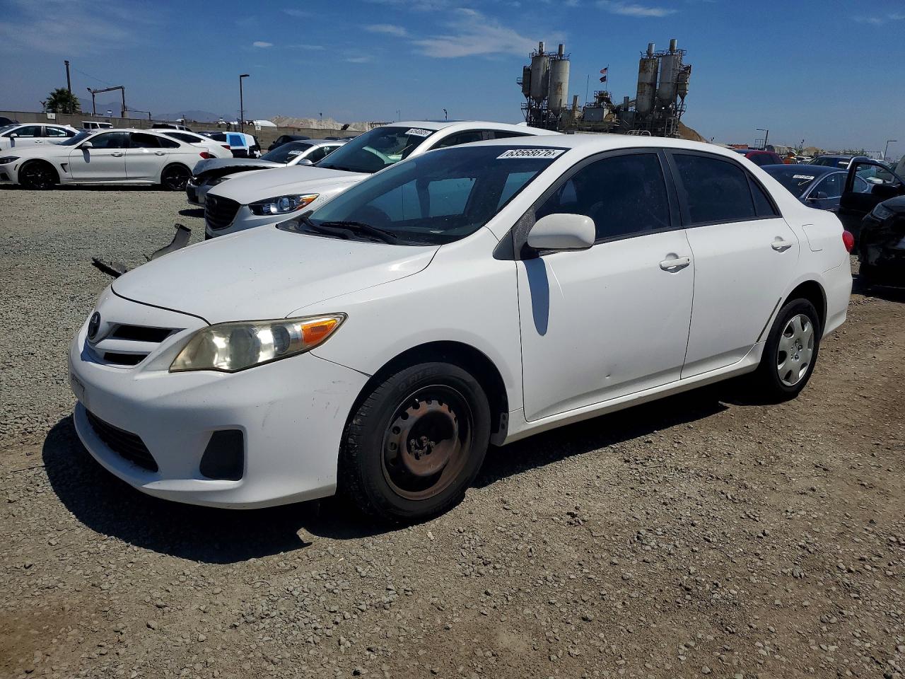 2011 Toyota Corolla LE, VIN JTDBU4EE4B9124294 — Side