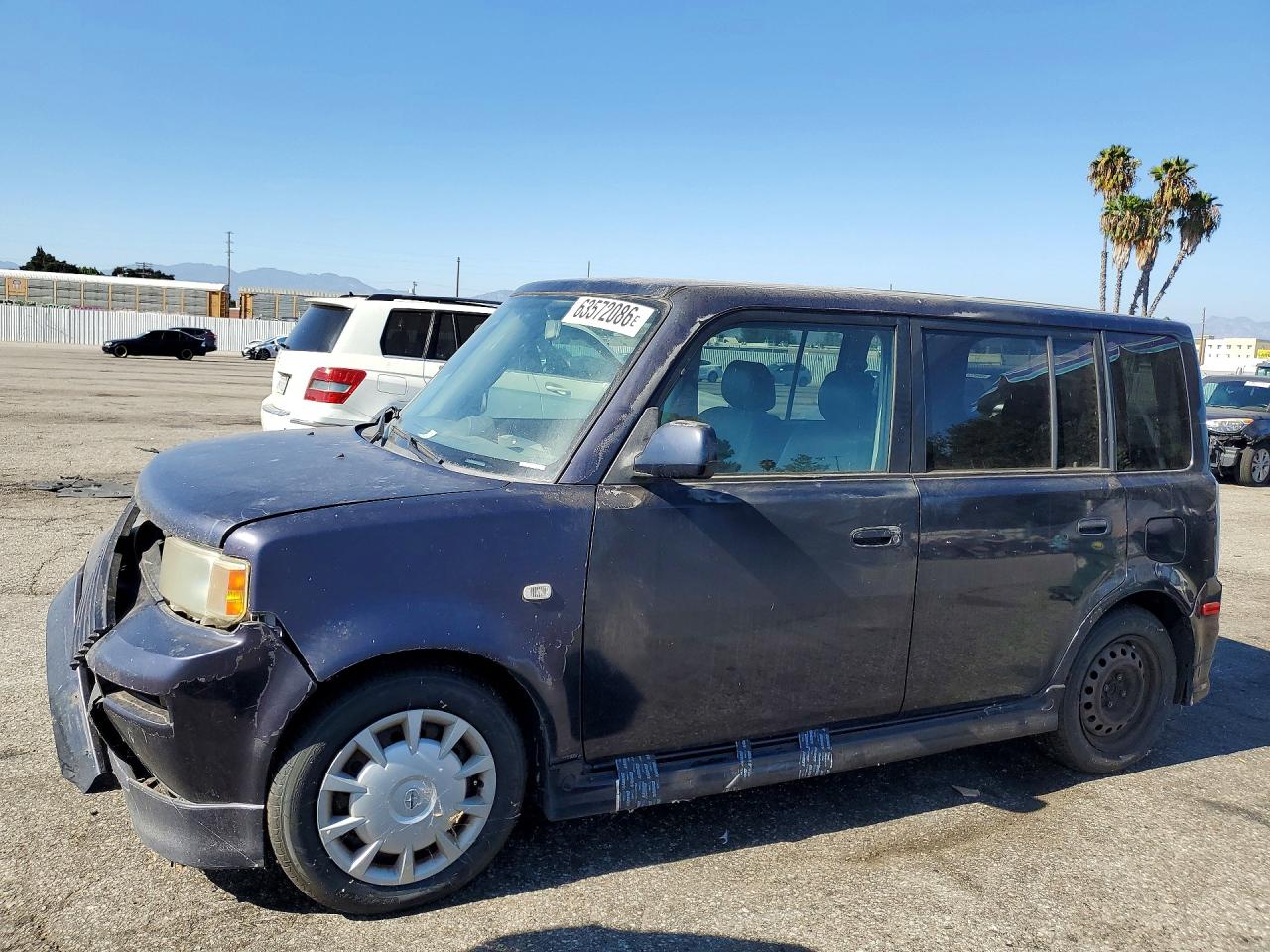 2005 Scion xB, VIN JTLKT324350204174 — Front end