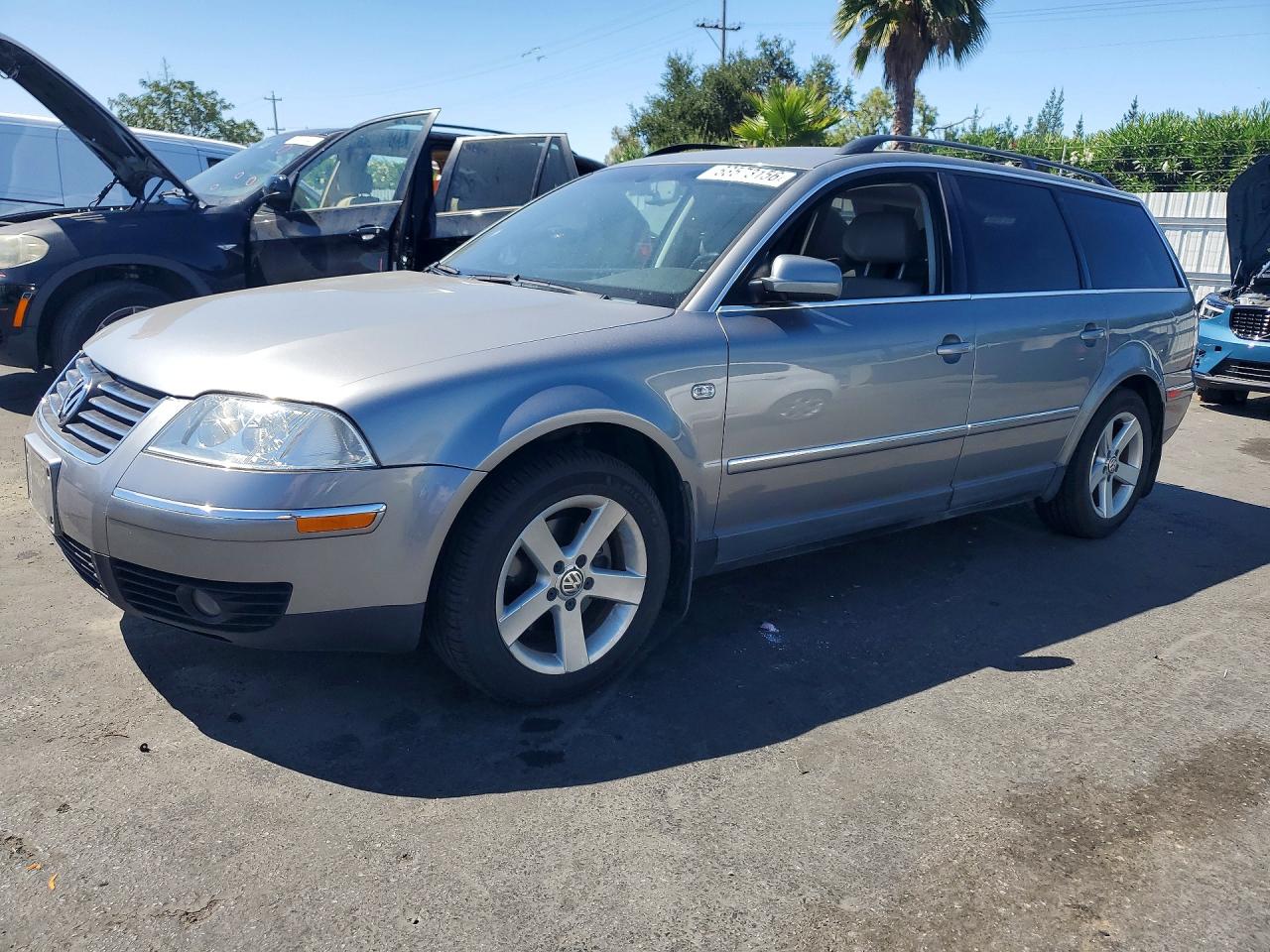2004 Volkswagen Passat GLX, VIN WVWWH63B94E126062 — Перед