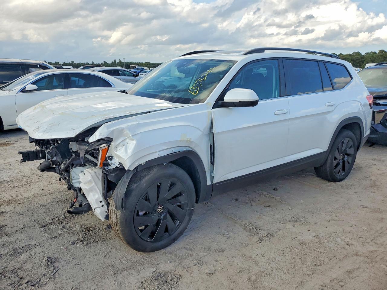 2026 Volkswagen Atlas SE, VIN 1V2JN2CA6TC515849 — Перед