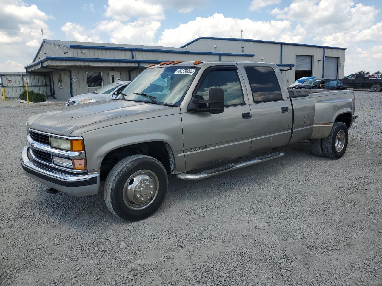2000 Chevrolet Silverado 3500, VIN 1GCHC33J3YF407092 — Side