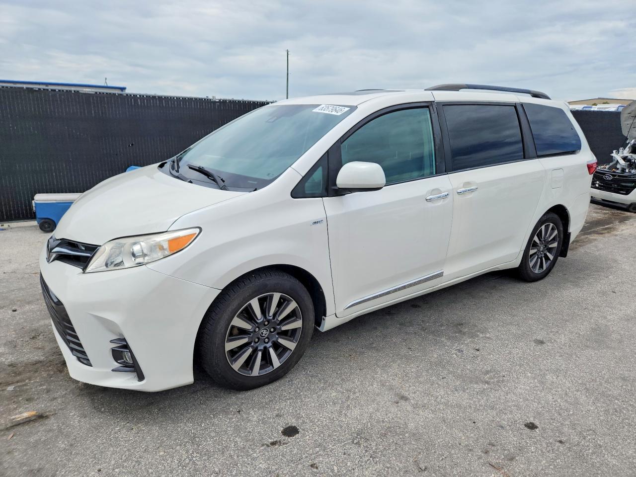2019 Toyota Sienna XLE, VIN 5TDDZ3DC9KS226292 — Мелкие вмятины и царапины