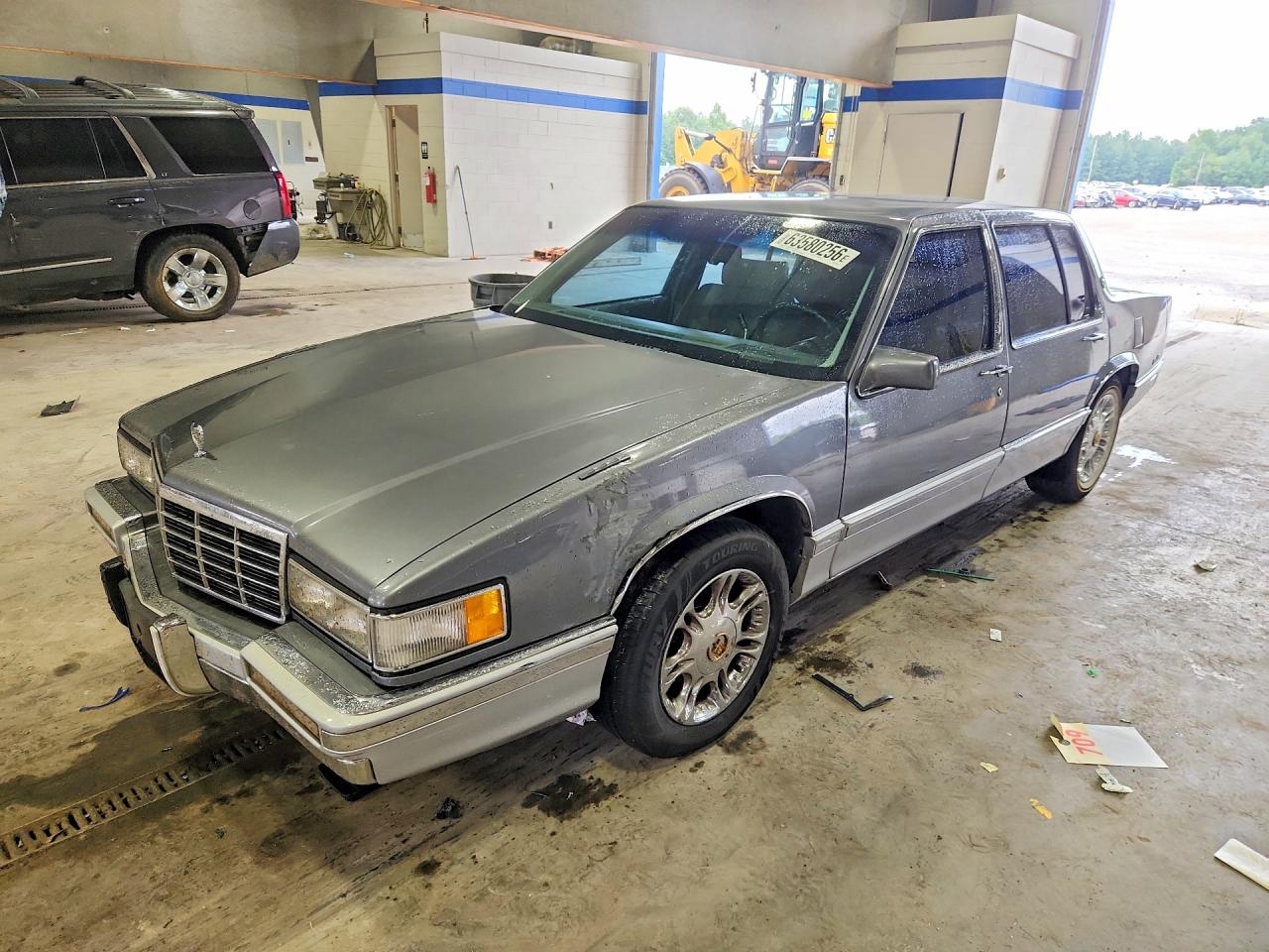 1993 Cadillac DeVille, VIN 1G6CD53BXP4209523 — Front end