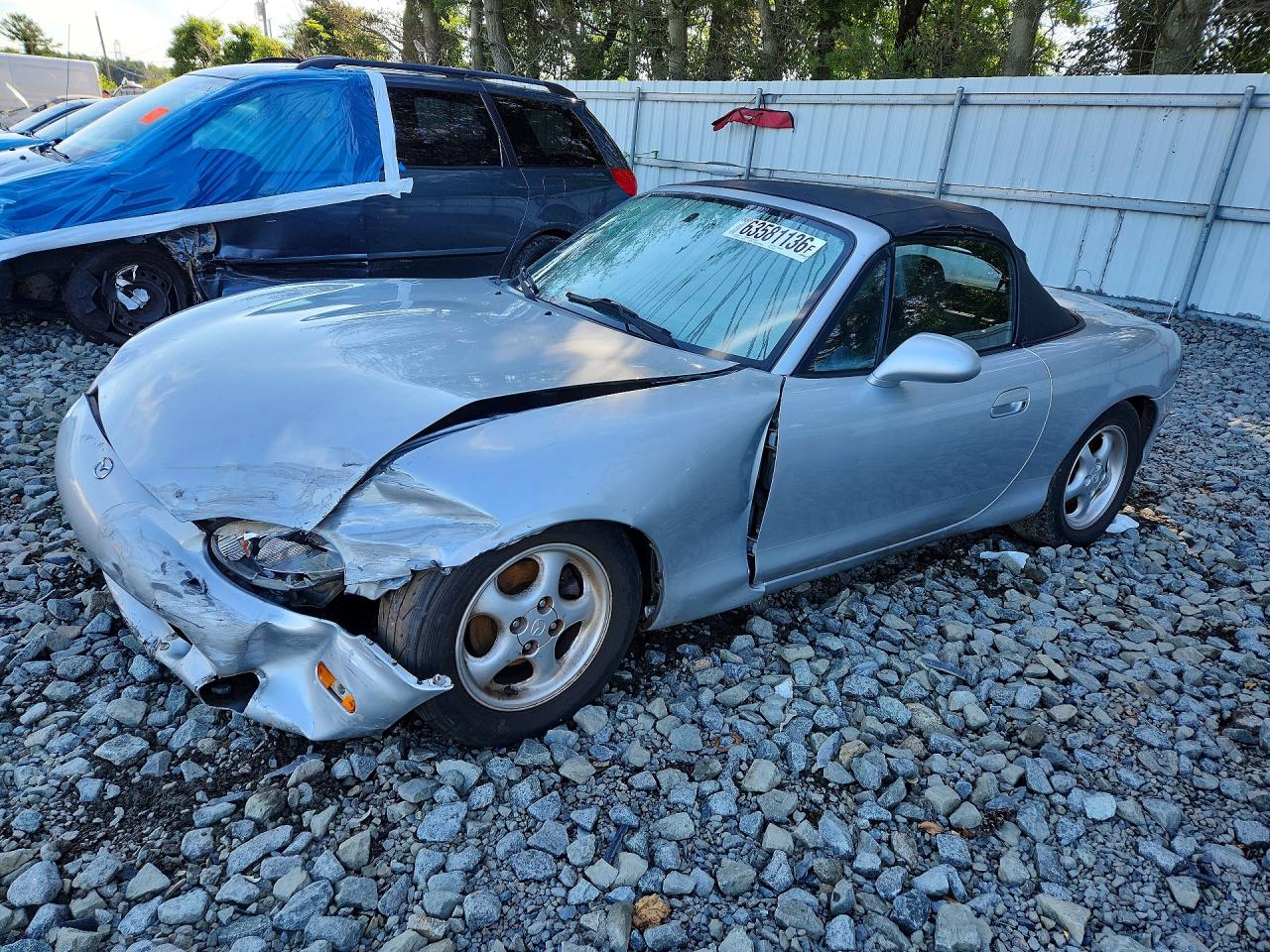 2000 Mazda MX-5 Miata, VIN JM1NB3533Y0152578 — Перед