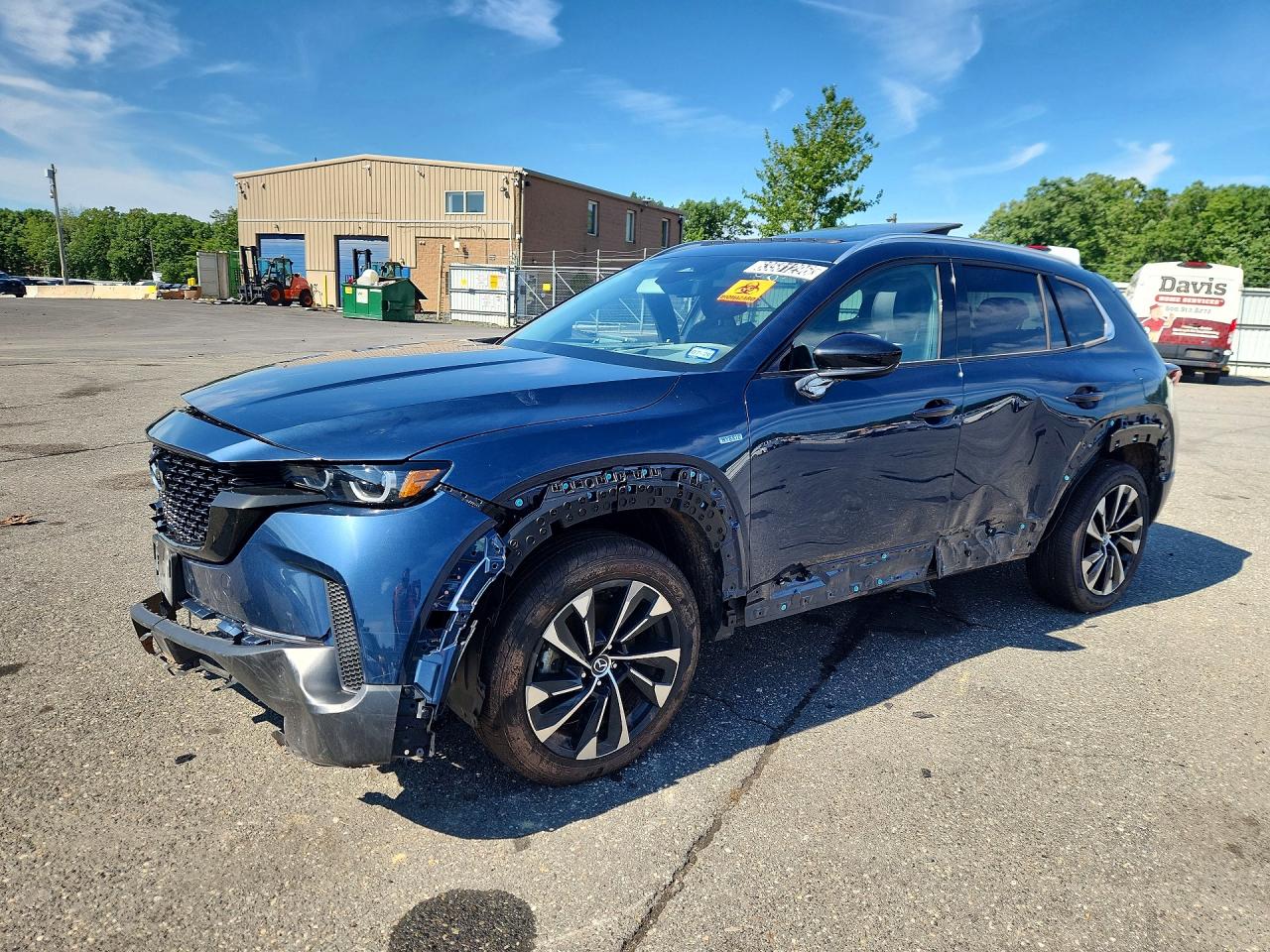 2025 Mazda CX-50 Hybrid Premium Plus Package, VIN 7MMVAAEW4SN138197 — Front end